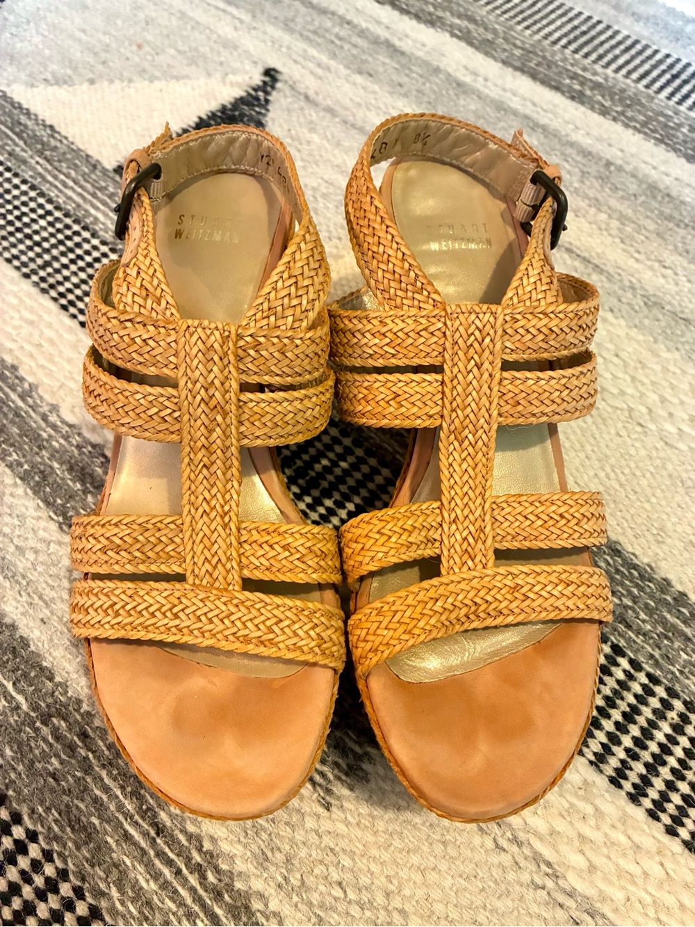 Stuart Weitzman Weavit Wedge Sandal Tan Leather 8.5 Barely Worn!! - Picture 2 of 5